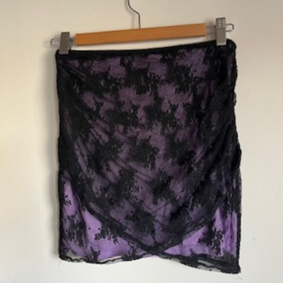 🧡 3/15 Urban Outfitters Mini Skirt with Lace/Mesh Like Design Women’s M - Picture 2 of 9